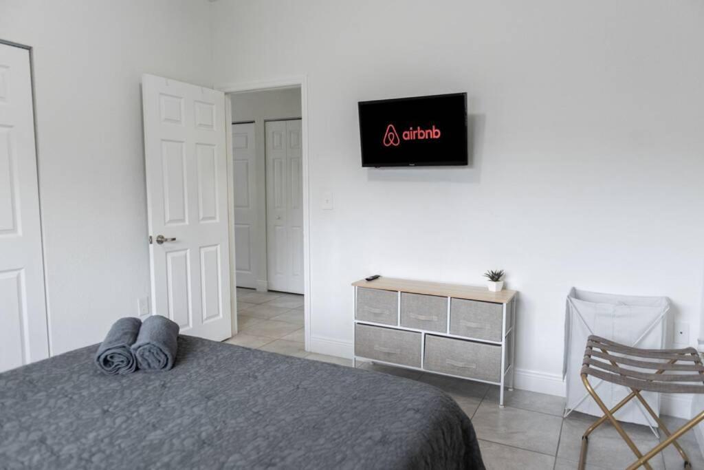 New House On The Block Near Airport. Casa vacanze